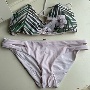Garage 2 piece Bathing Suit, Size XS, White/Tropical